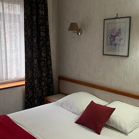 Hotel Val Saint Hilaire Givet Esterno foto