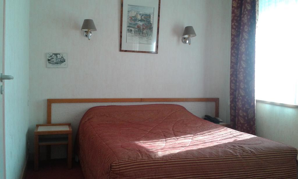 Hotel Val Saint Hilaire Givet Esterno foto