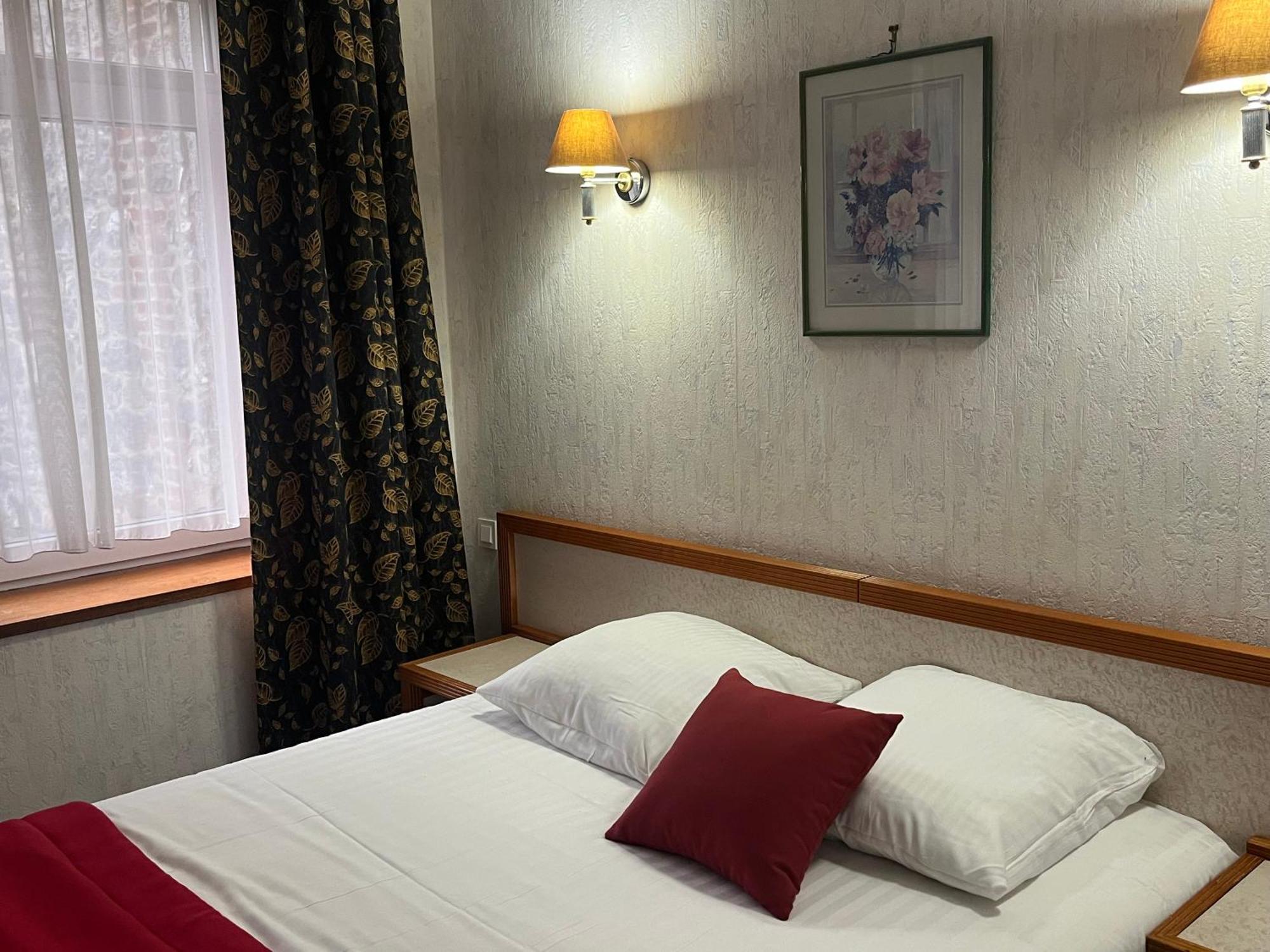 Hotel Val Saint Hilaire Givet Esterno foto