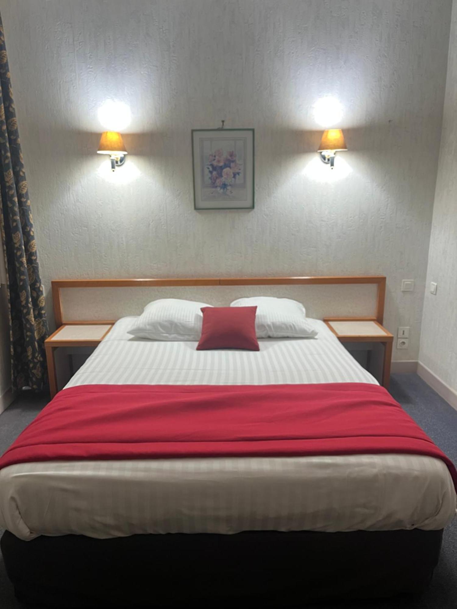Hotel Val Saint Hilaire Givet Esterno foto