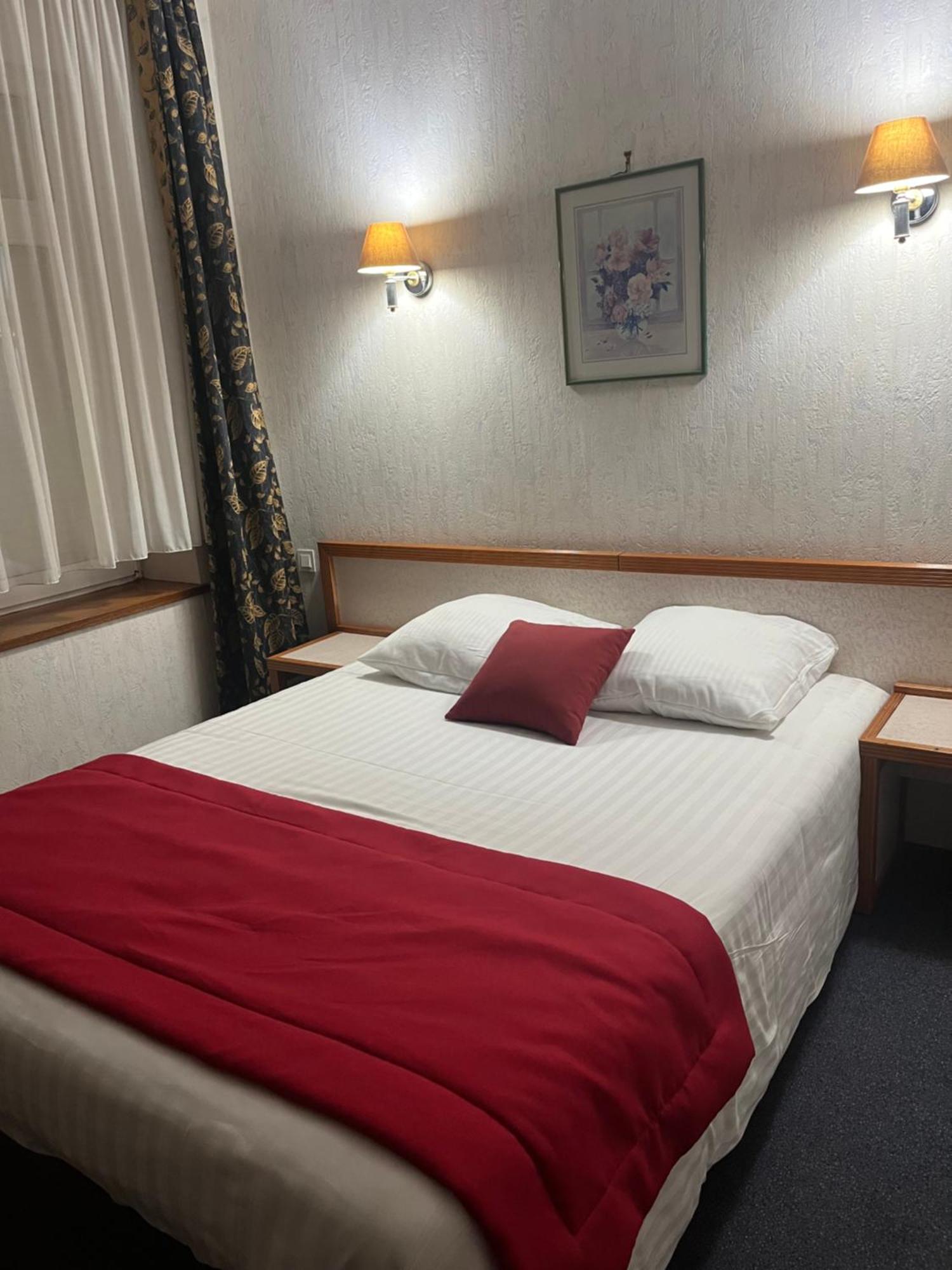 Hotel Val Saint Hilaire Givet Esterno foto