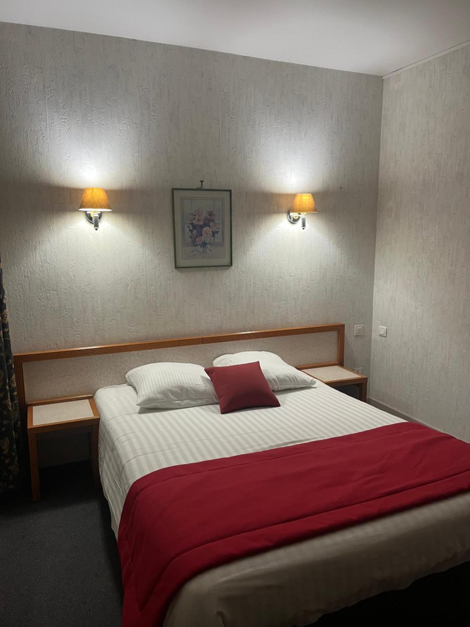 Hotel Val Saint Hilaire Givet Esterno foto