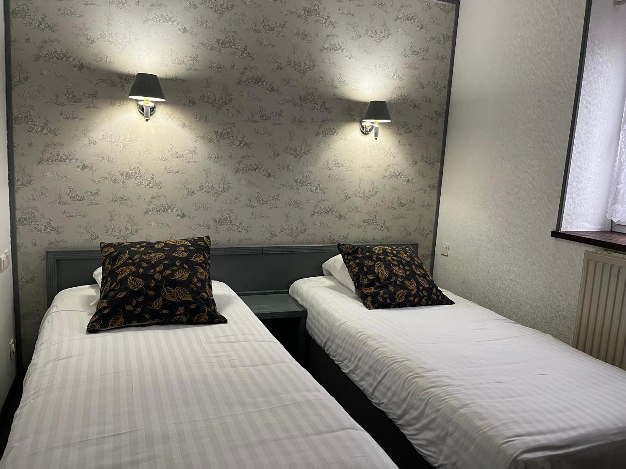 Hotel Val Saint Hilaire Givet Esterno foto