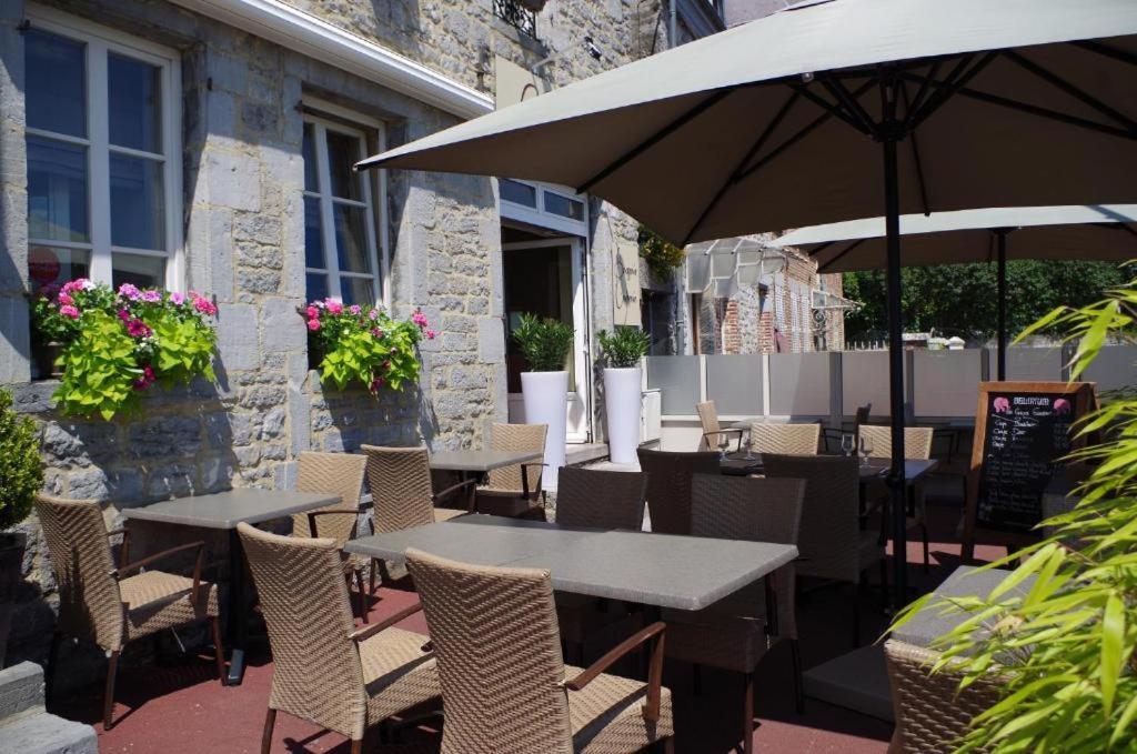 Hotel Val Saint Hilaire Givet Esterno foto